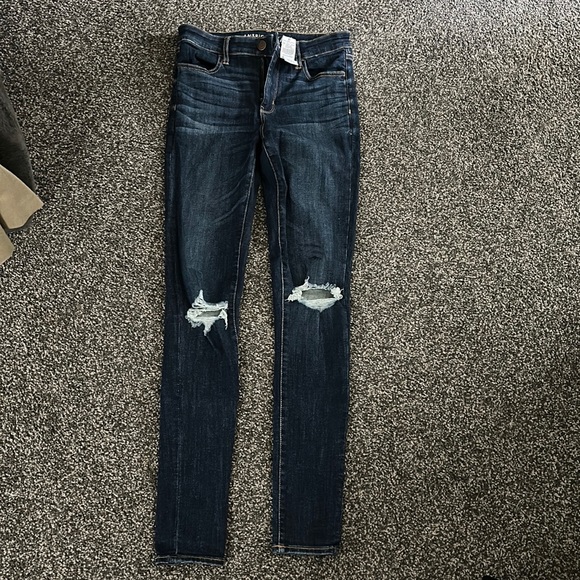 NWT American Eagle Hi-Rise Distressed Jeggings - Picture 1 of 3